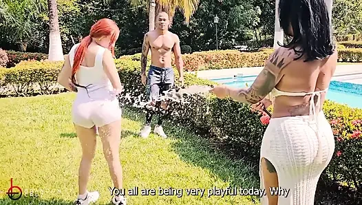 İri göğüslü patronum ve büyük götlü arkadaşı açık havada üçlü sekste yarağımı yutuyor