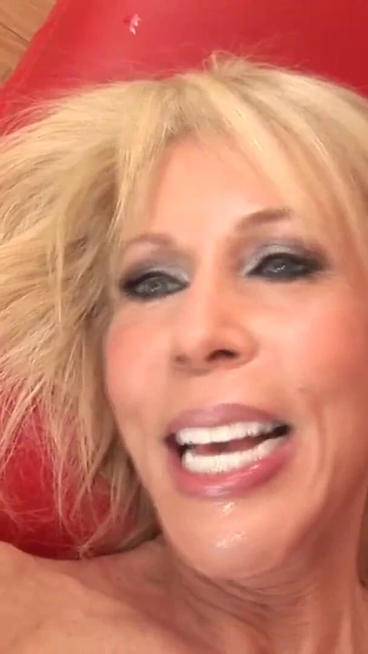 Thrilling moment from "Enkel fickt willige Oma"