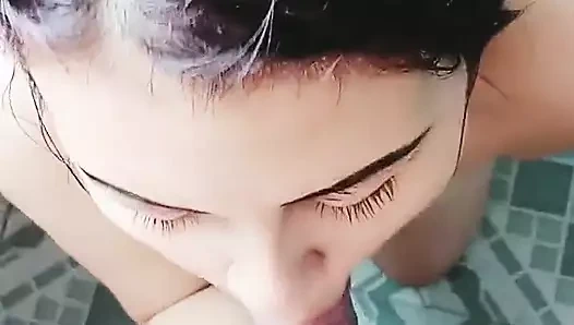 Açgözlü üniversiteli kıza altın duş! Üniversiteden ayrılarak yaramazlık yapmak için öğretmeniyle gidiyor