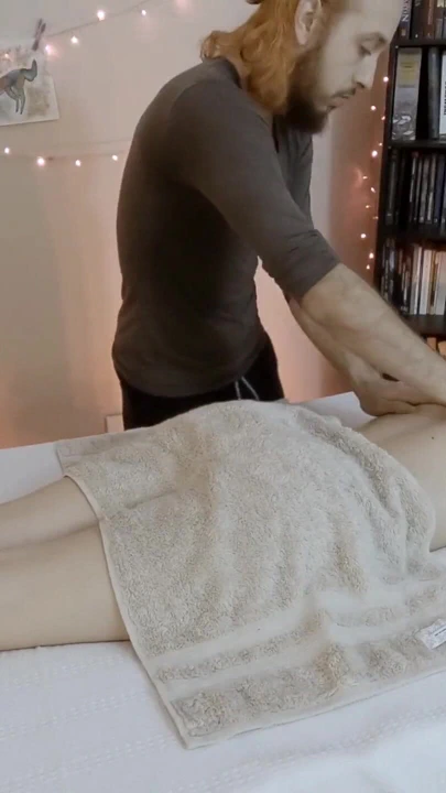 Masajla fışkırtıyor!! Ateşli Brezilyalı genç kız Cherry Adams göt deliğine takılmış anal tıkaçla fışkırtıyor!! -Kesilme -miş