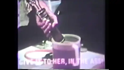 Fakir bir kızla Amerikan nostaljik sert porno iki kötü adam tarafından tavlanıyor ve vahşice sikiliyor