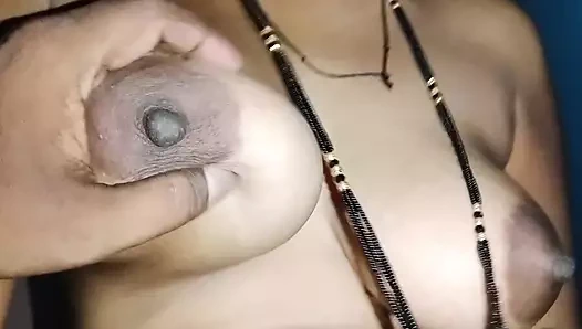 Baldızımın büyük göğüslerine bastırdım ve onu kalın yarağımla siktim