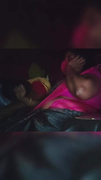 Sinema sineması filmi dokunma göğüsleri tamil ev karısını emiyor