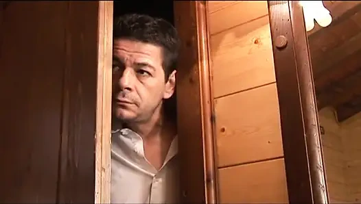 Seksi sarışın amcık domalma pozisyonunda sikişiyor. Amına boşalma