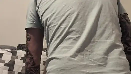 Masaj silahı ve kavisli cam dildo = mükemmel orgazm