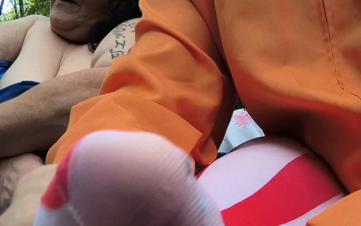 Yaramaz aktris açık havada sahne kaçağı amına girmeye çalışıyor