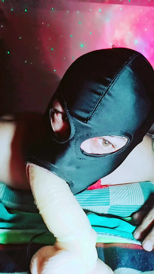 Соло-трах в рот транса: долбежка дилдо глубоко в мою глотку