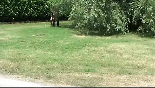 Büyük memeli kızıl saçlı trans kadın büyük yarak üzerinde