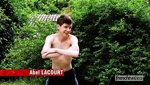 18 yaşındaki iri güzel kadının yüzüne dört kez boşalıyor