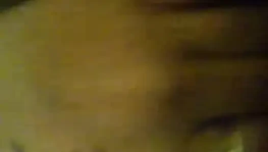 Tek başına parmaklıyor