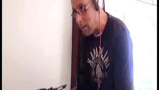 Büyük Memeli Sarışın Plajda Büyük Yaraklı Adam Tarafından Sikiliyor