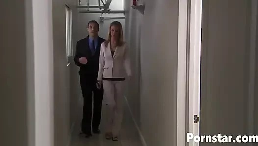 Sarışın bebek Monika sweetheart amcık sert sikiliyor