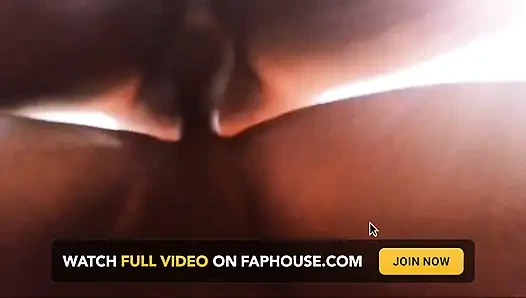 Hintli gerçek üvey anne kocası işteyken kızarmak istiyor