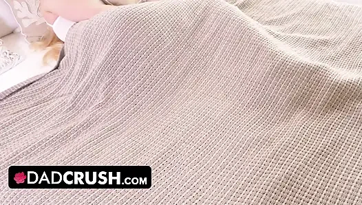 DadCrush - "Lütfen, bana dokun üvey baba! Parmaklarını amcığımın derinliklerine sok! Yarağına ihtiyacım var!"