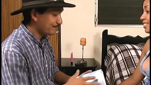 Genç latin amını siktiriyor