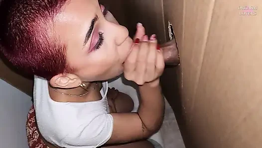 Glory hole: Carahoney bu penisle eğleniyor