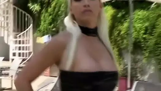 Seksi lezbiyenler birbirlerinin oyuncağıyla ıslanıyor