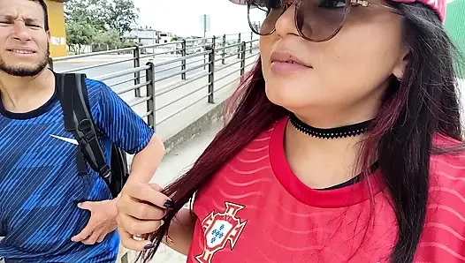 Eyalet köprüsünün dışında takılan güzel bir üniversite öğrencisiyle lezzetli anal seks.