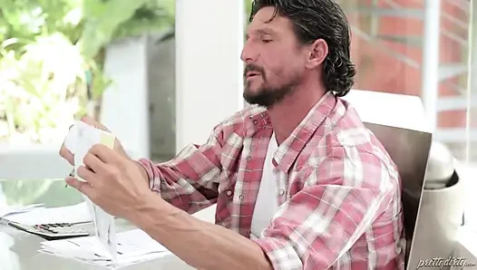 Gina Valentina ile ev faturalarını ödüyor