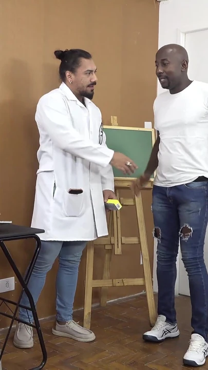 Loirinha'nın yaramaz sınıf iki erkek bir kadın macerası
