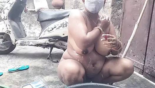 Saw sister-in-law's cool youth secretly bathing