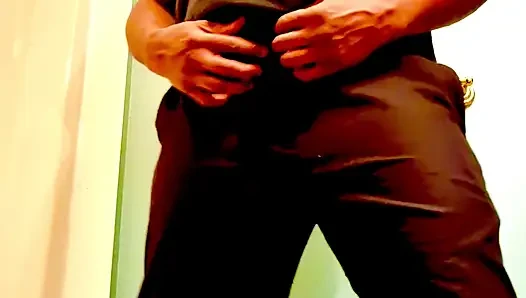 Siyah kadın kılıklı boşaltıcı striptiz