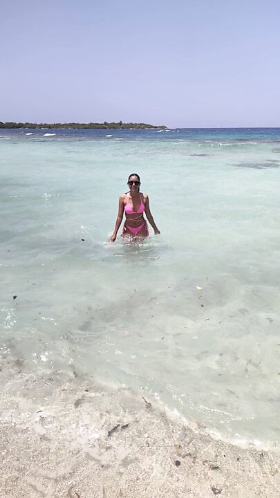 sahilde çıplak