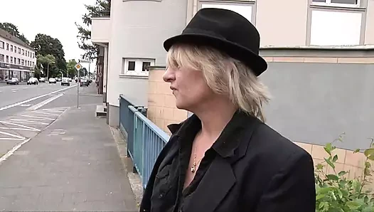 Almanya'da sokakta yakalanan sıradan kadınlar #4