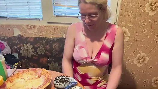 Yeme ve büyük göbek fetişi, geğirme, osurma