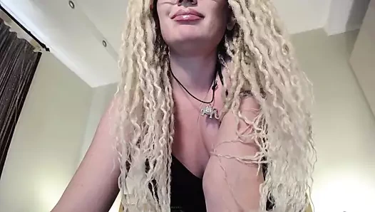 Koca kıçım gerçekten okşanmak istiyor.