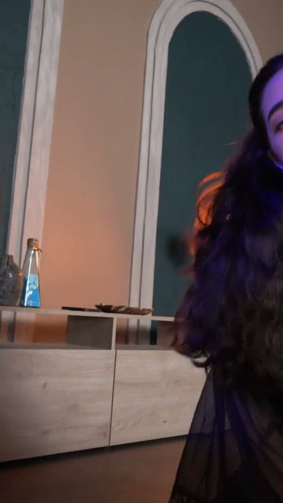 Seksi dedektif bir şüpheliyi sorguya alıyor! Her zaman istediğini alıyor! | Klip 1