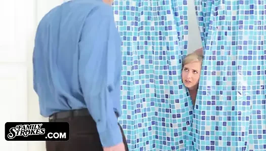 Aile vuruşları - üvey oğlu seksi üvey annesiyle duş paylaşıyor