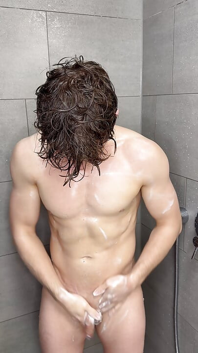Fit twink büyük boşalma + duş