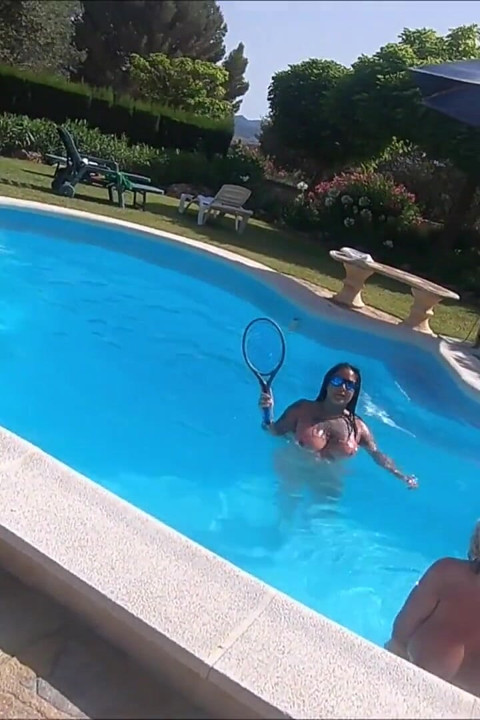 Tenis oynamak isteyen var mı?