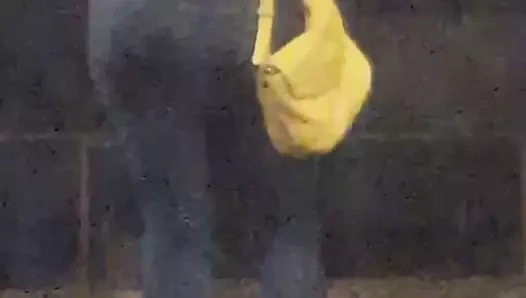 Tren platformunda hızlı atış sarışın tatlı