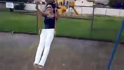 Denise milani salıncakta sıcak - olmayan çıplak