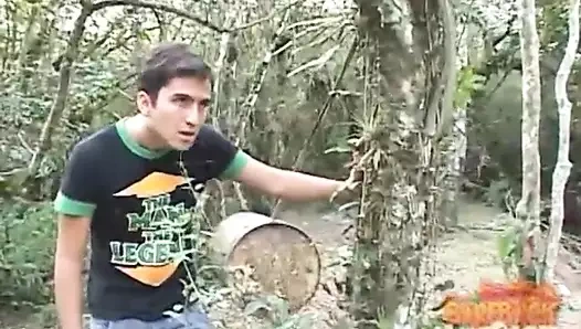 Latinler açık havada prezervatifsiz sikişiyor