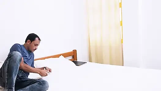 Evin sahibi hizmetçiyi sikiyor, tam film