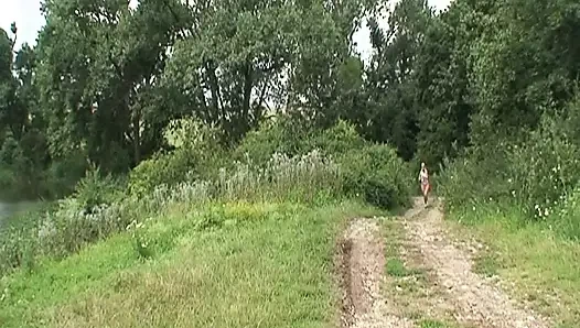 İçine gir ve tutkulu bir genç kızın tadını çıkar