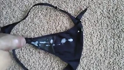 Cum üzerinde yeğen siyah vs tanga