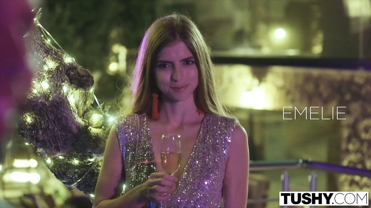 Tushy - çarpıcı emelie hayallerinin dp'sine sahip