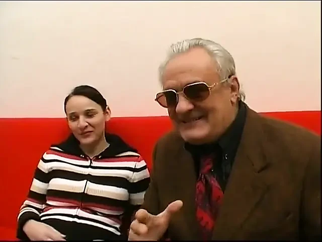 Kızım birçok yarağı ve siyahı seviyor