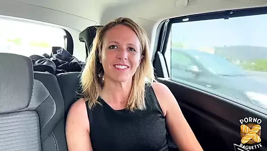 Julie bir kadınla üçlü seks yapmak istiyor