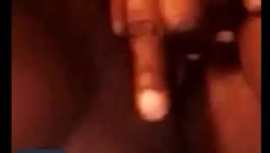 Karşılıklı mastürbasyonla sikişiyoruz, beyaz bir kadın arıyorum