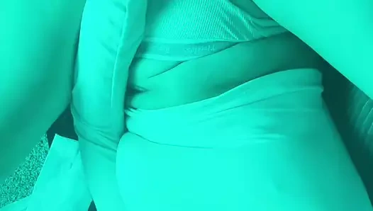 Her zaman evde yalnız ve azgınım