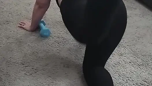 Becky'nin seksi egzersiz derlemesi: kıvrımlar, ter ve sürprizler!