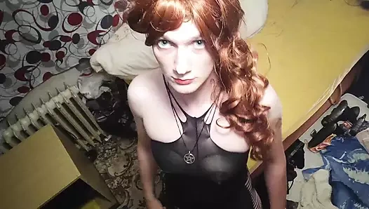 Roza götten kendini sikiyor.