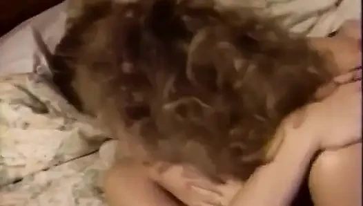 Meraklı adam playul sarışın tatlılar Bridgette Blue ve Sasha Sean'ın eğlencesine katılma şansını kaçıramadı