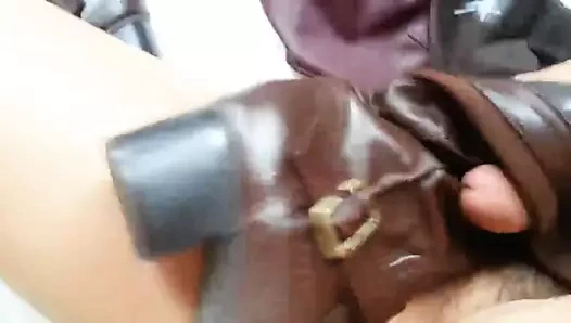 karısının uzun çizme ve etek üzerinde Cum