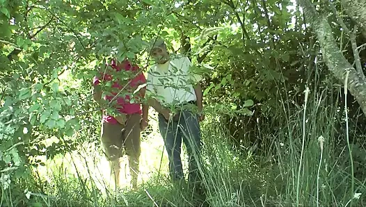 Yaşlı adamlar açık havada kıllı kızlarla sikişmeyi seviyor - dvd